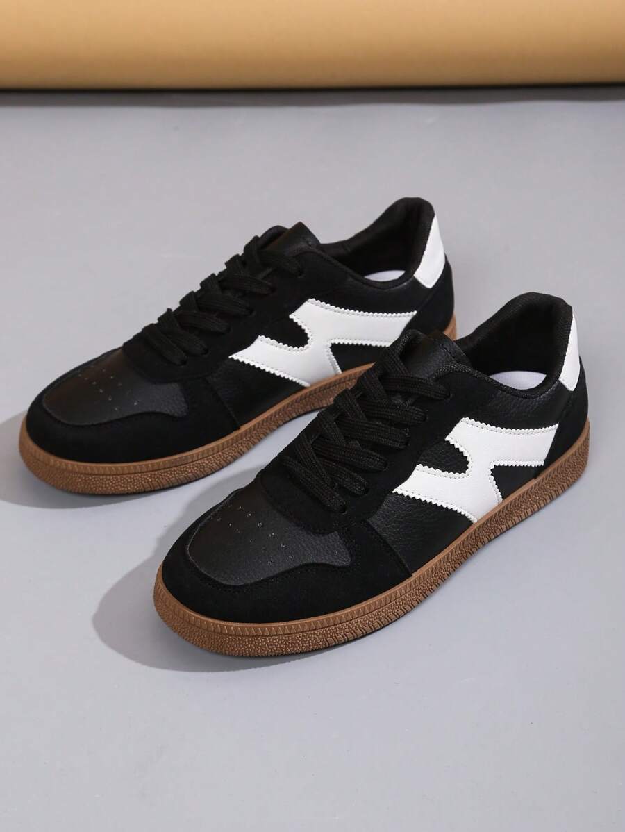 Schwarze lässige Flach-Sneaker für Damen, modische neue vielseitige Trainer, bequeme Sportschuhe, Frühling/Herbst