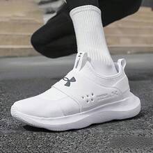 Under Armour Runplay 男士舒适柔软弹性透气轻便运动鞋，健身训练跑步鞋，一脚蹬款式，建议选购大一码。 - 白色 - 查看 4