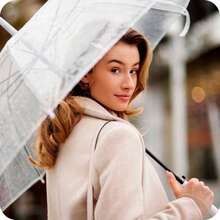 1 eleganter transparenter Hochzeitsschirm mit weißem Griff – ausgestattet mit wasserdichter Kunststoffhülle und Edelstahlrahmen, kann automatisch öffnen und schließen, geeignet für Hochzeiten, Freundschaftsfeiern, Veranstaltungen im Freien