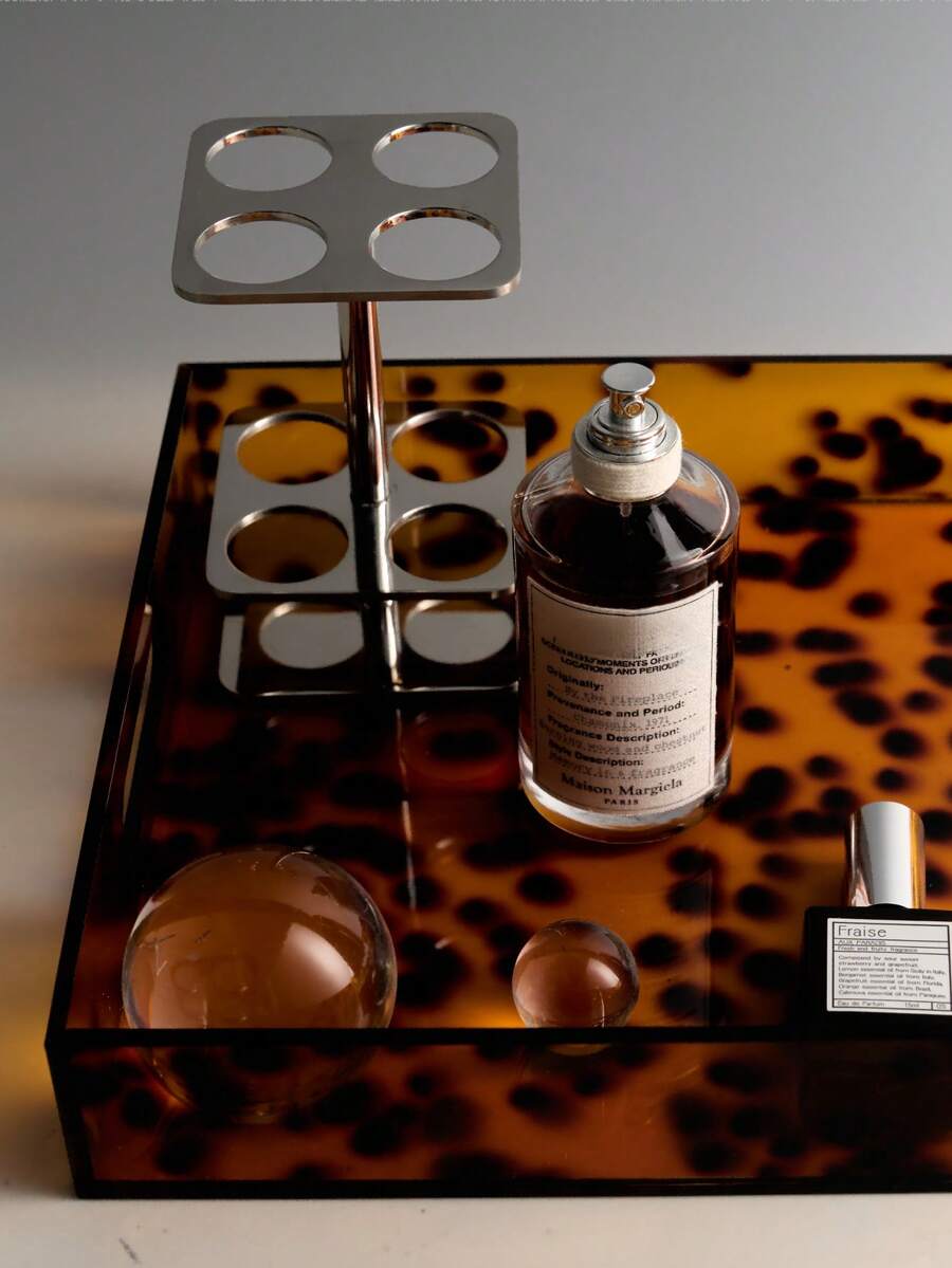 1 Stück Acryl-Tablett, französischer Mode-Schildpatt- und Leoparden-Muster Duftdiffusor-Ständer, luxuriöses Wohnaccessoire, modernes minimalistisches Design, perfekt für einen Herbst-Wohnungsauffrischung, Geschenkidee für Frauen, organisiert Parfümflaschen, Schmuck, Accessoires, hochwertige SEO-Schlüsselwörter, verleiht Eleganz an Schminktisch, Kommode, Badezimmer, Wohnzimmer, Muss-haben für stilvolle Interieurs. - Leopardenmuster - Übersicht 1