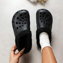 The Unisex Black Fleece Dawgs Clogs The Fan-Shaped Garden Shoes With Warm Shoe Covers Fashion Simple Casual Summer Detachable And Winter Washable Textile Plush Slippers Women And Men's Indoor Outdoor EVA Shoes