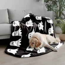 1pc Glow-In-The-Dark Ghost Pattern Flannel Blanket. Made Of High-Quality Flannel Fabric, Soft And Skin-Friendly, More Suitable For Young People. It Is Warm And Comfortable, Suitable For Sofa, Bedroom And Travel, And Is An Excellent Gift For Friends And Classmates. - Multicolor - View 7