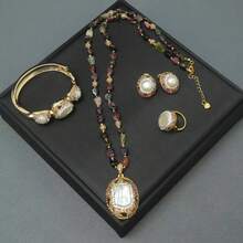 Conjunto de joyería con perlas falsas barrocas y esmeraldas - Collar asimétrico de perlas falsas de agua dulce natural (cada pieza es hecha a mano y única, puede diferir de las imágenes) Conjunto de joyería premium para mujer de 3 piezas hecho a mano con rhinestones, anillo de perla falsa barroca, pendientes y colgante, regalo de Eid - collar pendientes anillo conjunto - Ver 8