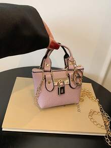 1个新款迷你斜挎包，可爱小众高端PU斜挎包，时尚新款手提包，清新亮丽的颜色，青春少女风格，可斜挎，金属链条，休闲时尚，适合外出，也可作为礼物送给朋友。 - 迷你斜背包 - 查看 11