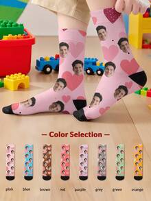 1 双定制脸儿童中筒袜，袜子上可印任意脸型，男孩女孩均可，带照片的个性化袜子，有趣的定制图片搭配中长袜，适合情人节、生日、送礼等场合，个性化、趣味、丰富多彩，创意动漫卡通设计，节日礼物，
