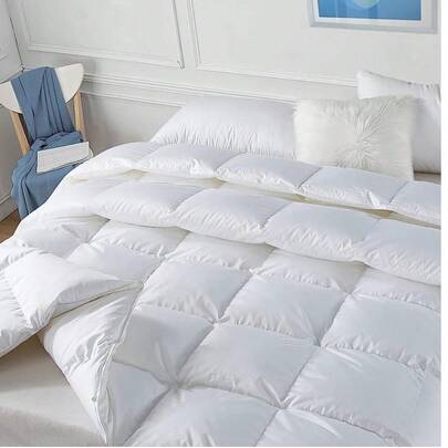 Couette matelassée - Surdimensionnée/Taille King, Blanche, Convient pour toutes les saisons, Remplissage alternatif en duvet - Literie en fibre ultra douce, Avec boucles aux coins, Lavable en machine