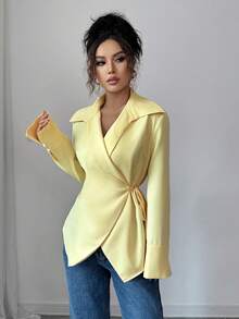 女士优雅浅黄色系带修身薄款西装外套
