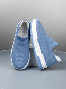 1双儿童运动鞋，透气弹力柔软减震速干轻便防滑耐穿，男女童通用，适合跑步、散步、街头风和校园风穿着。 - 藍色 - 查看 7