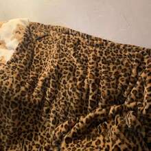 1 Piece Of Leopard-Print Soft Blanket, Comfortable Velvet Blanket Pad, Suitable For Home, Living Room, Bedroom, Suitable For All Seasons, An Excellent Gift - 280 Grams In Weight,Multi-Functional Blanket, Suitable For Sofas, Beds, Living Rooms, Bedrooms, Camping, And For Taking Short Naps During Breaks.Perfect For Giving As Gifts To Friends, Family Members, Fathers, Mothers, Classmates, Grandparents, For Christmas, Thanksgiving, Halloween, And Other Festival Decorations.