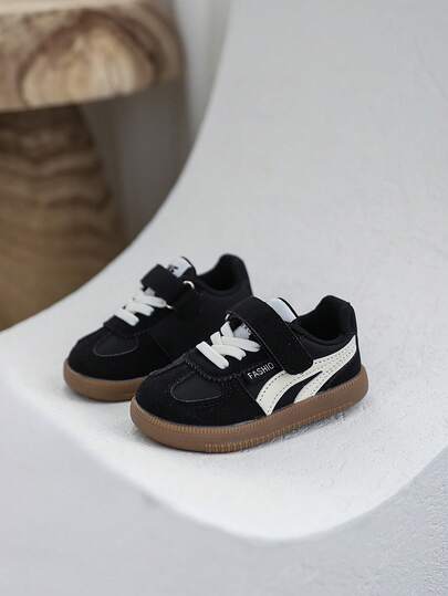 A Pair Of Children's Training Shoes With Soft Leather Surface And Casual Shoes, Round Head Low-Top With Hook And Loop, Boys' Outdoor Sports Shoes, Suitable For Spring And Autumn, Outdoor Leisure And Entertainment