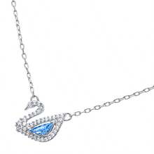 Swarovski 施华洛世奇 SWAN 经典水晶镶嵌天鹅吊坠项链，适合送给女朋友、情人节、生日、母亲节的礼物 - 藍色 - 查看 3