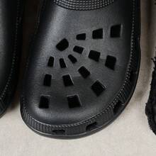 The Unisex Black Fleece Dawgs Clogs The Fan-Shaped Garden Shoes With Warm Shoe Covers Fashion Simple Casual Summer Detachable And Winter Washable Textile Plush Slippers Women And Men's Indoor Outdoor EVA Shoes