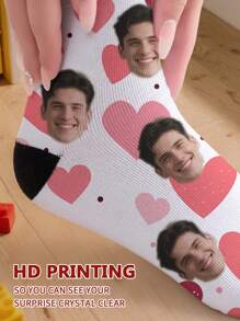 1 双定制脸儿童中筒袜，袜子上可印任意脸型，男孩女孩均可，带照片的个性化袜子，有趣的定制图片搭配中长袜，适合情人节、生日、送礼等场合，个性化、趣味、丰富多彩，创意动漫卡通设计，节日礼物，