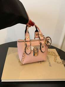 1个新款迷你斜挎包，可爱小众高端PU斜挎包，时尚新款手提包，清新亮丽的颜色，青春少女风格，可斜挎，金属链条，休闲时尚，适合外出，也可作为礼物送给朋友。 - 迷你斜背包 - 查看 7