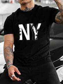 Camiseta de manga corta con cuello redondo y estampado de letras, ideal para combinar con cualquier prenda en verano. Imprescindible para salir a la calle.