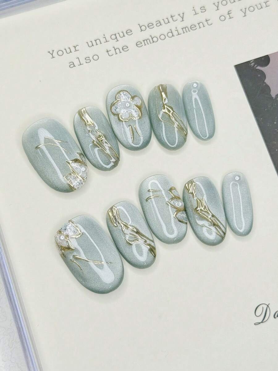 Bộ 10 món, 100% làm thủ công móng tay bấm với lớp nền bột màu xanh da trời, có họa tiết cánh hoa với điểm nhấn màu vàng và đồ trang trí bằng ngọc trai, có thể tái sử dụng. Thích hợp làm quà tặng ngày lễ cho các bé gái trong các buổi tụ họp mùa thu và mùa đông. Hoàn hảo làm quà tặng, thích hợp cho học sinh, nhân viên văn phòng, tiệc tùng, khiêu vũ, hẹn hò, đồ dùng làm móng tay bấm hàng ngày. - Nhiều màu - Xem 1