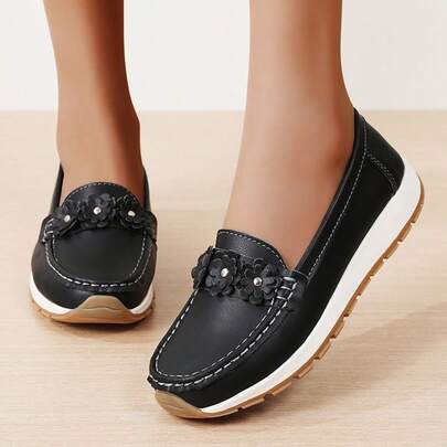 女士时尚优雅蝴蝶装饰软底休闲乐福鞋，适合派对、餐厅、排队、度假、通勤等场合。