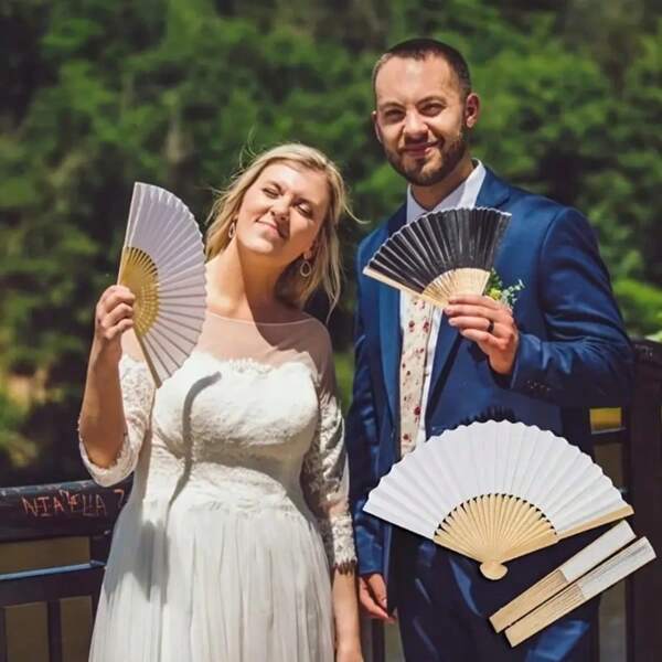 1pc/2pcs/10pcs Black Paper Folding Fans, Ideal Fashion Accessory And Gift For Wedding Guests (The Front Of The Fan Is Intact, But The Back May Have Some Discoloration Which Is Unavoidable)