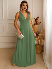 Long Dress For Wedding Or Graduation With Sophisticated Tulle And Plunging Neckline