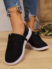 Size 43 Women Canvas Shoes, Versatile Casual Sneakers, Breathable Lightweight Soft Sole Cloth Shoes, Plus Size - Black - View 3