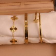 3 قطع أساور من الفولاذ المقاوم للصدأ عالية الجودة بطلاء ذهبي على شكل أربع ورقات البرسيم، أساور فاخرة خفيفة الوزن لا تبهت للنساء