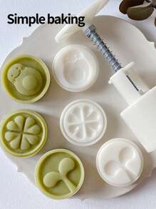 4件套3D立体花纹糕点模具，生日礼物烘焙套装，便当用品，手工DIY饼干模具，蛋糕，饼干，印章饼干切割模具，节日派对月饼，豆沙饼厨房工具，返校午餐盒用品，饼干切割器。月饼模具套装，饼干造型器。饼干印章 - 米色 - 查看 5