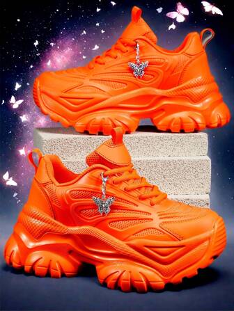 女士金属银色蝴蝶装饰运动鞋，时尚 EVA 厚底厚底 7 厘米高跟鞋，百搭朋克风格鲜艳橙色高跟鞋，适合送礼，加大码秋冬舒适保暖女士运动鞋，适合青少年、大学生、户外、四季轻便防滑透气网眼休闲运动鞋，夏季透气速干凉鞋，适合日常、约会、健身、办公室