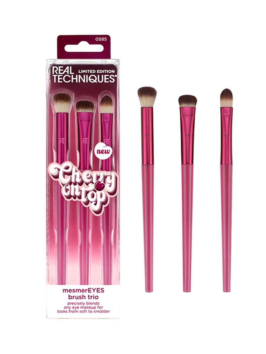 Real Techniques Cherry Ontop Mesmer 眼部化妆刷三件套,打造完美眼妆的三件套,101 豪华晕染刷,短而密实的刷毛可均匀晕染膏状和粉状眼影;102 全效遮瑕眼影刷,圆头设计,柔软的刷头可涂抹并晕染高显色度的膏状和粉状眼影;103 眼影刷,精准剪裁的刷毛可将膏状和粉状眼影涂抹于眼睑,3 件套 - 酒紅色 - 查看 1
