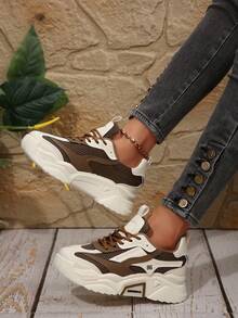 Novos Tênis Femininos, Malha Respirável Marrom, Tênis Chunky da Moda, Design com Cadarço, Sapatos Casuais para Uso Externo em Todas as Estações