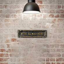 1 pieza placa metálica rectangular 2D de 4x16 pulgadas, con tema "Todos estamos locos", logo de corona, centro de corona, agujeros previamente perforados, estilo de agujero aleatorio