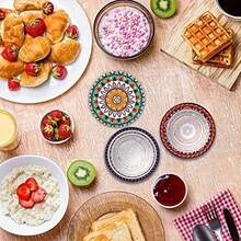 8 件/套曼陀罗系列木制杯垫 | 直径 3.93 英寸 | 木制 | 耐热，可手洗 | 适用于咖啡杯 | 家庭聚会、酒吧、办公室 | 鲜艳的花卉和叶子图案，8 件/套，1600 件/200 套 - 彩色 - 查看 3