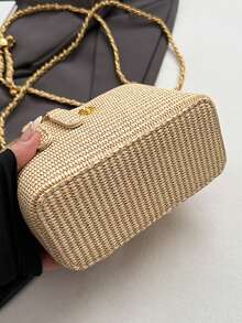 Woven Hand-Held Square Bag, A Finishing Touch To The Summer Look. With Clear Texture And Lightweight Breathability. Exquisite Golden Metal Hardware, Including Handle, Zipper And Chain Strap, Adds A Luxurious Touch. The Compact Square Design With An Internal Partition Can Hold A Mobile Phone, Lipstick And Other Small Items. - Khaki - View 11