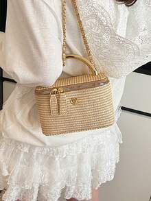 Woven Hand-Held Square Bag, A Finishing Touch To The Summer Look. With Clear Texture And Lightweight Breathability. Exquisite Golden Metal Hardware, Including Handle, Zipper And Chain Strap, Adds A Luxurious Touch. The Compact Square Design With An Internal Partition Can Hold A Mobile Phone, Lipstick And Other Small Items. - Khaki - View 5