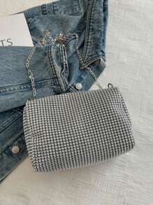 Geantă de umăr tip crossbody pentru femei, la modă și casual, cu decor de lanț, design complet perforat și capacitate mare