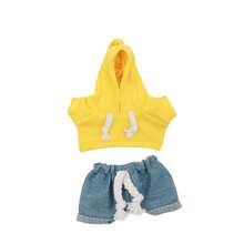 Le tenue 2 pièces comprend un haut à capuche et un short en jean. Le design à cordon de serrage sur le sweat-shirt à capuche et le short ajoute une touche mignonne, convenant aux poupées de 14 cm à 17 cm de taille. L'habillage, la collection et le style de poupée sont des combinaisons courantes, créant un look jeune et décontracté. (Poupées non incluses) - Multicolore - Voir 14