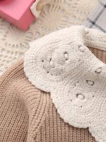 女婴针织刺绣白色蕾丝领开衫毛衣，适合休闲穿着或聚会场合