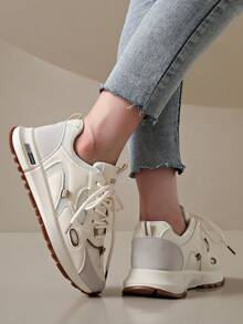 Novos Tênis Esportivos Femininos para Uso Externo, Malha Respirável Bege, Retalhos de Couro, Design com Cadarço, Calçado Casual para Todas as Estações