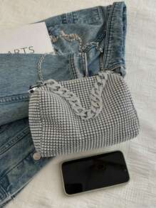 Geantă de umăr tip crossbody pentru femei, la modă și casual, cu decor de lanț, design complet perforat și capacitate mare