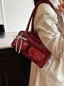 1个FEISTURE纯色PU保龄球包，斜挎/腋下手提包，女士款（带仿珍珠吊坠），适合购物、约会、作为女士礼物，适合青少年、大学生、初学者和上班族，是办公室、大学、工作、通勤的理想之选，也是情人节礼物的最佳选择，时尚蝴蝶结女士包 - 酒紅色 - 查看 5