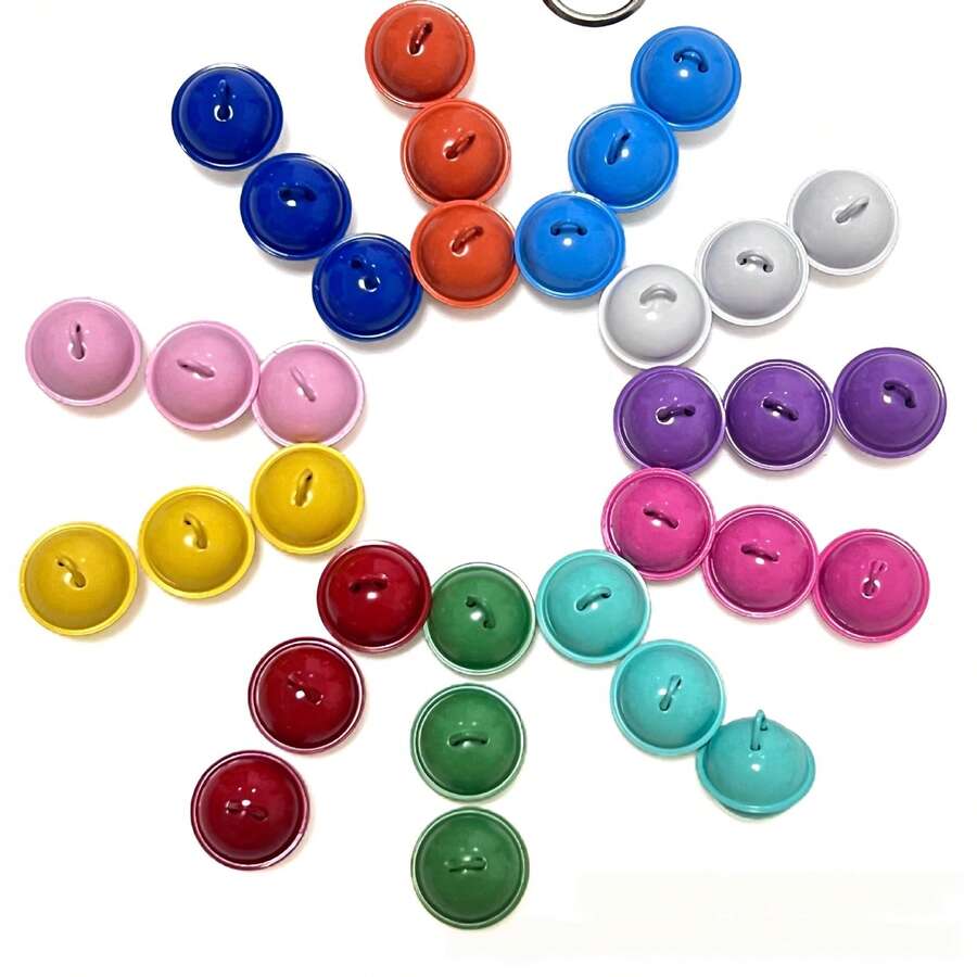 50 piezas de cascabeles de cuentas de colores para collar de mascota - Cascabeles multicolor de 1/2 pulgada con diseños festivos de Navidad y vacaciones, suministros de manualidades para hacer joyas, decoración del hogar, coronas, guirnaldas, adornos, campanas navideñas, accesorio para coronas, diseño juguetón, colores vibrantes