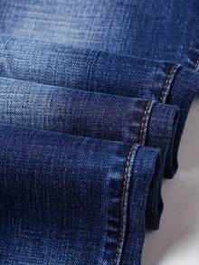 Ciemnoniebieskie, haftowane, zniszczone jeansy dla nastolatków z prostymi nogawkami