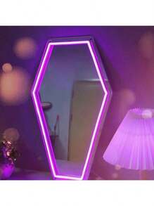 1 pièce Miroir lumineux en forme de cercueil - 23*42,4 cm/9*16,7 po - Alimenté par USB - Luminosité réglable - Miroir mural LED violet, blanc, rouge - Facile à monter - Décoration murale - Art mural - Décoration polyvalente - Convient pour la fête, la maison, la chambre, le bar, le bureau, etc. - Créez des souvenirs uniques ! Un excellent cadeau pour vous et vos proches.