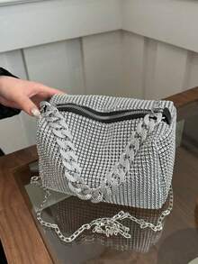 Geantă de umăr tip crossbody pentru femei, la modă și casual, cu decor de lanț, design complet perforat și capacitate mare