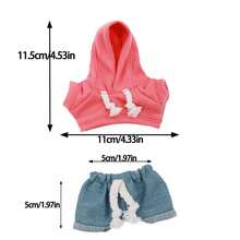Le tenue 2 pièces comprend un haut à capuche et un short en jean. Le design à cordon de serrage sur le sweat-shirt à capuche et le short ajoute une touche mignonne, convenant aux poupées de 14 cm à 17 cm de taille. L'habillage, la collection et le style de poupée sont des combinaisons courantes, créant un look jeune et décontracté. (Poupées non incluses) - Multicolore - Voir 5