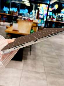 غطاء بني نقطي مسطح عالي الجودة، متوافق مع آيباد برو 11 بوصة / آيباد برو 11 بوصة 2020 / آيباد الجيل السادس (9.7 بوصة) / آيباد الجيل السابع (10.2 بوصة) / آيباد الجيل الثامن (10.2 بوصة) / آيباد الهواء الجيل الثالث (10.5 بوصة) / آيباد الهواء الجيل الرابع (10.9 بوصة) / آيباد الجيل التاسع (10.2 بوصة) / آيباد الهواء الجيل الخامس 2022 / آيباد برو 11 بوصة (الجيل الرابع) / آيباد الجيل العاشر (10.2 بوصة) / آيباد برو 10.5 (2017) / آيباد الهواء 11 بوصة (M2) - 2024