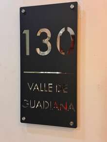 4 件现代高端哑光 3D 雕刻双层亚克力可定制户外街道地址标志,耐用材料,门牌号,优雅设计,表面安装,无需电力,家居装饰 - 彩色 - 查看 10