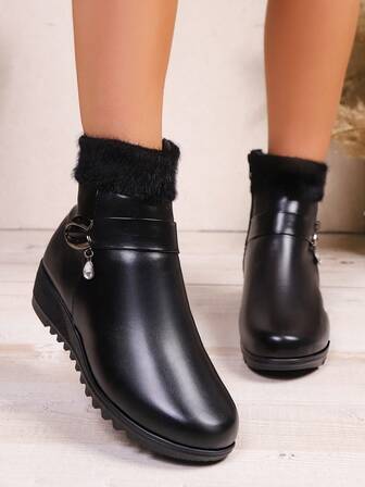 Nuevos zapatos de madre de talla grande, botas de tobillo con plumón para otoño/invierno, tacón de cuña, cómodos, cálidos y antideslizantes