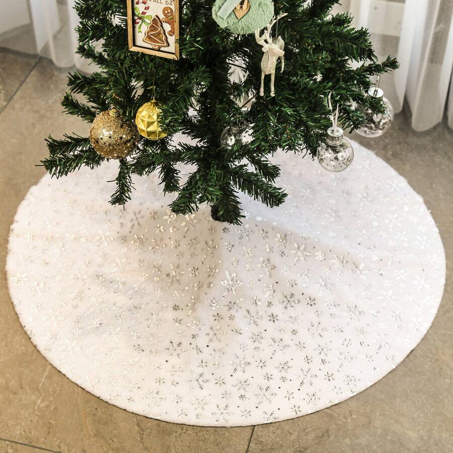 Jupe pour sapin de Noël en peluche de 78 cm/90 cm/120 cm/155 cm, blanche et moelleuse avec des éléments de flocons de neige. Jupe de décoration pour sapin de Noël, convient pour différentes tailles d'arbres, pour la décoration de Noël et du Nouvel An, décoration de la maison, décoration de la pièce, décorations de Noël d'hiver, cadeaux de Noël, décorations de Noël