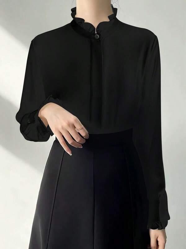Schwarze Rüschenbluse für Frauen, einfarbig, minimalistisch, für den täglichen Lässig-Stil