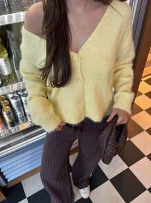 SEREN Autumn And Winter New Cream Yellow V-Neck Single Row Button Long Sleeved Cardigan Top, Fashionable, Gentle, Romantic, Simple, Versatile, Korean Elegant And Sweet, Suitable For Daily Commuting, Street Side Sweaters Cardigans Autumn Women's Clothing